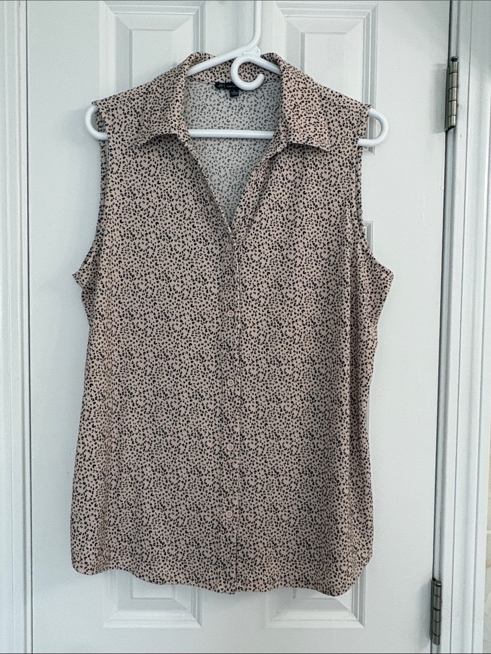Adrianna Papell Blush Leopard-Print Sleeveless Button Front Blouse